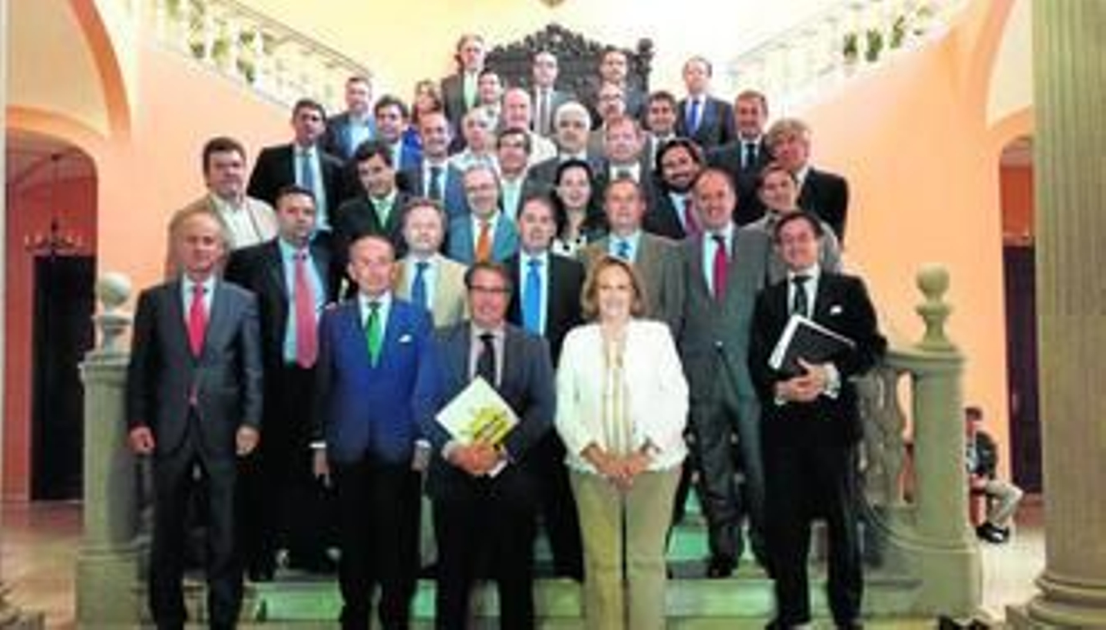 Gegorio Serrano y Luis Miguel Rufino junto a algunos de los socios y mentores que participan en Sevilla Capital Inteligente.