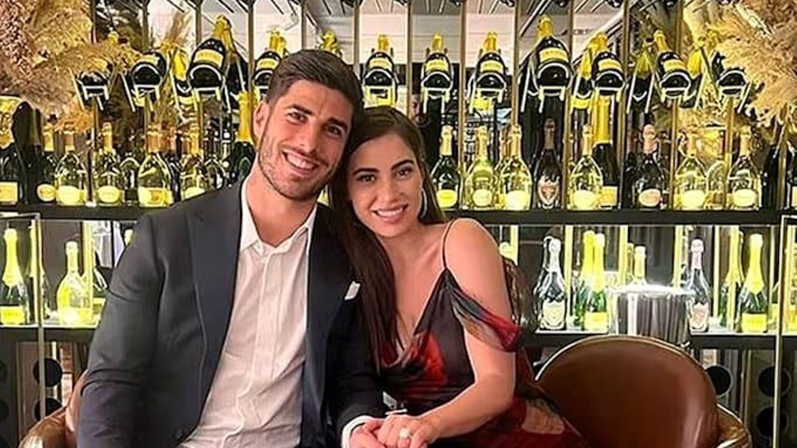 Marcos Asensio junto a su prometida Sandra Garal Marcos Asensio junto a su prometida Sandra Garal