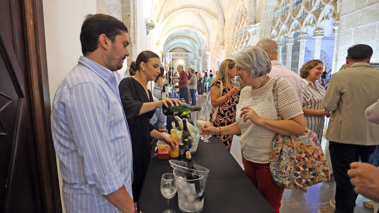 Inauguración de 'Entre Vinos Tintos y Blancos' en Jerez