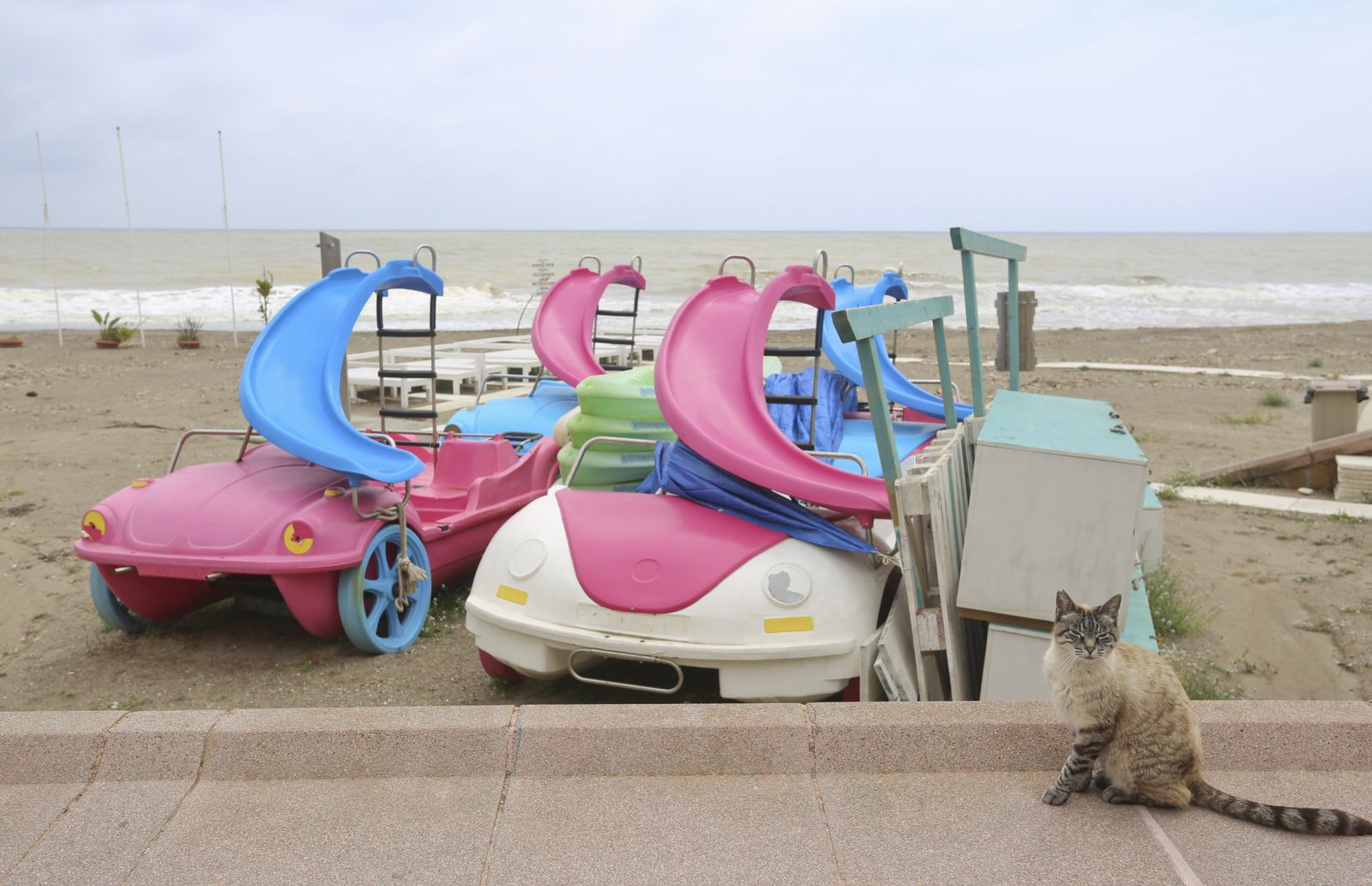 Playas cerradas en Torremolinos, la imagen del coronavirus en Málaga