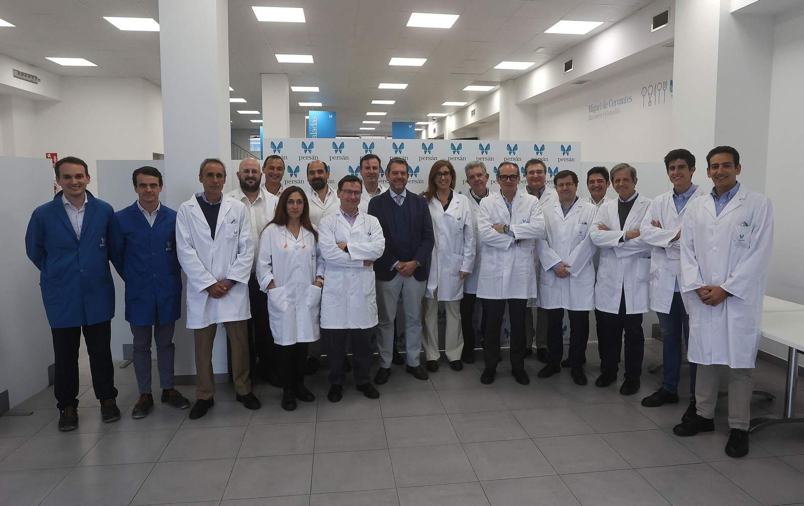 Fotografía de familia del encuentro de líderes digitales en Persán