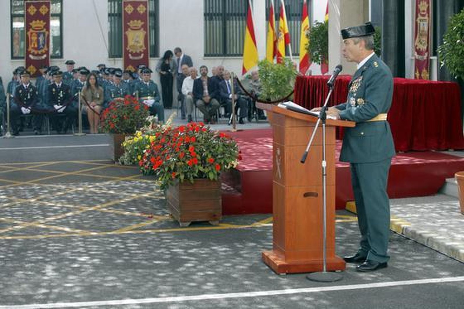 La Comandancia de la Guardia Civil de Cádiz celebra la festividad de su Patrona, la Virgen del Pilar.  Foto: Jesus Marin