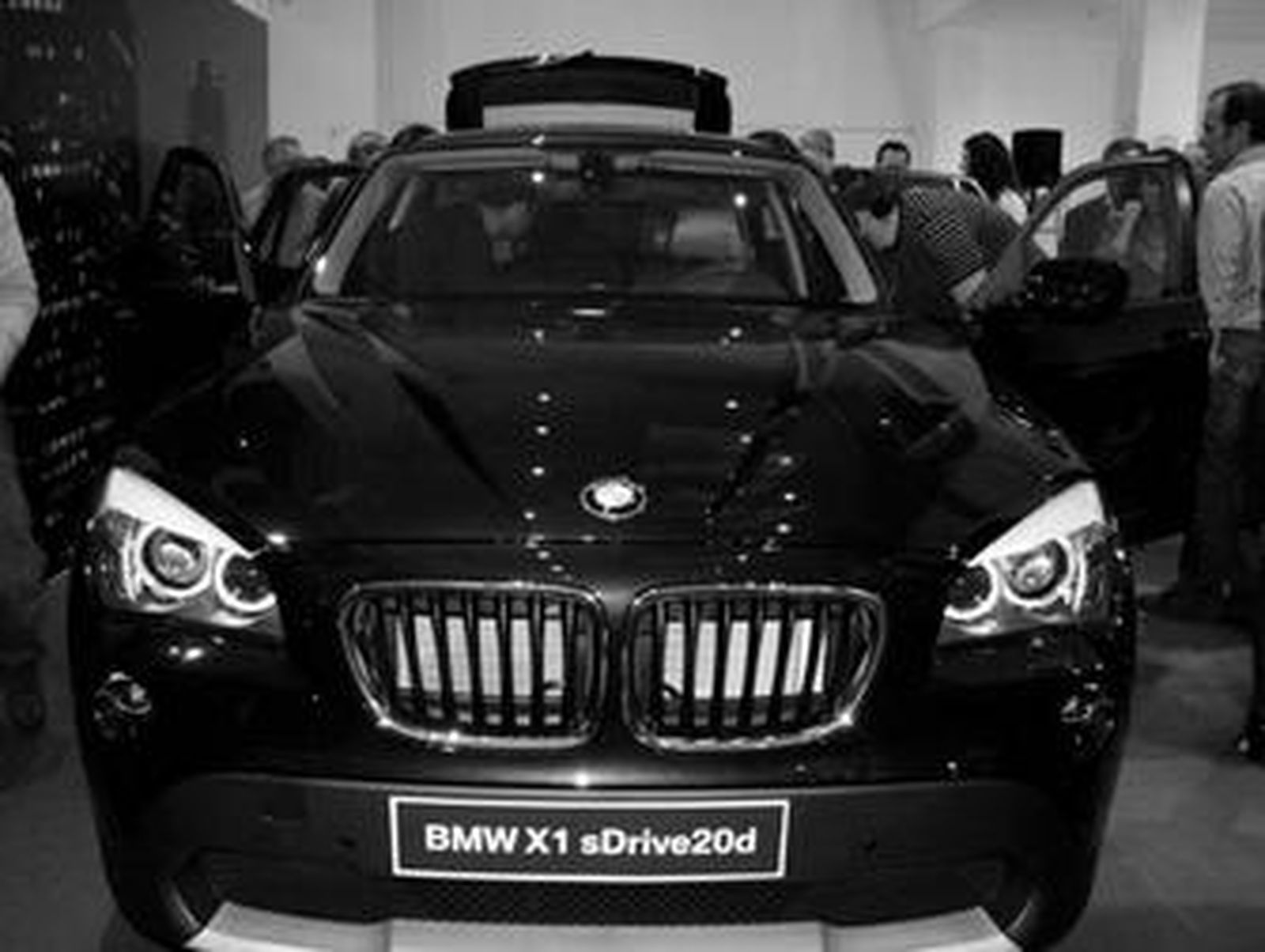 El nuevo BMW X1 resume una fórmula de éxito: agilidad + elegancia = disfrute. Es un vehículo compacto de una forma dinámica, para el el ocio o el uso familiar.