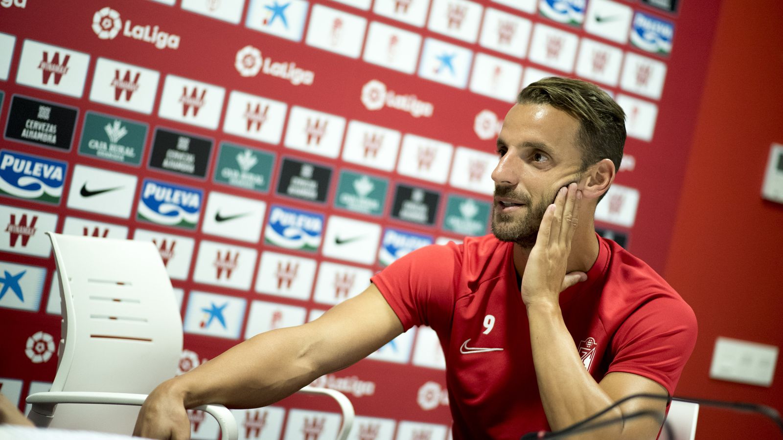 El jugador rojiblanco durante la entrevista con Granada Hoy en la Ciudad Deportiva.