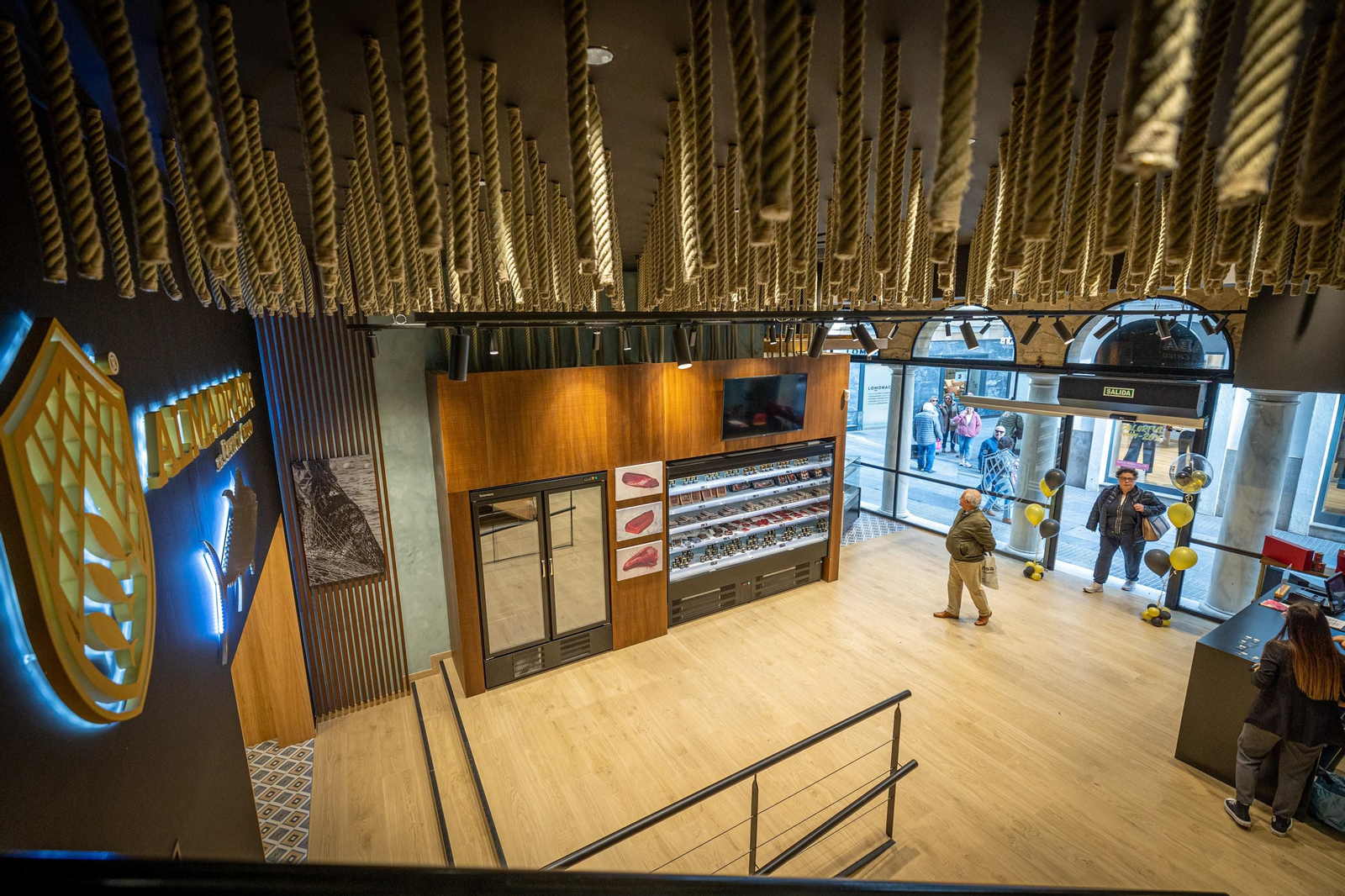 Imágenes de ‘Shopping Almadraba’ la nueva tienda de Petaca Chico en Cádiz