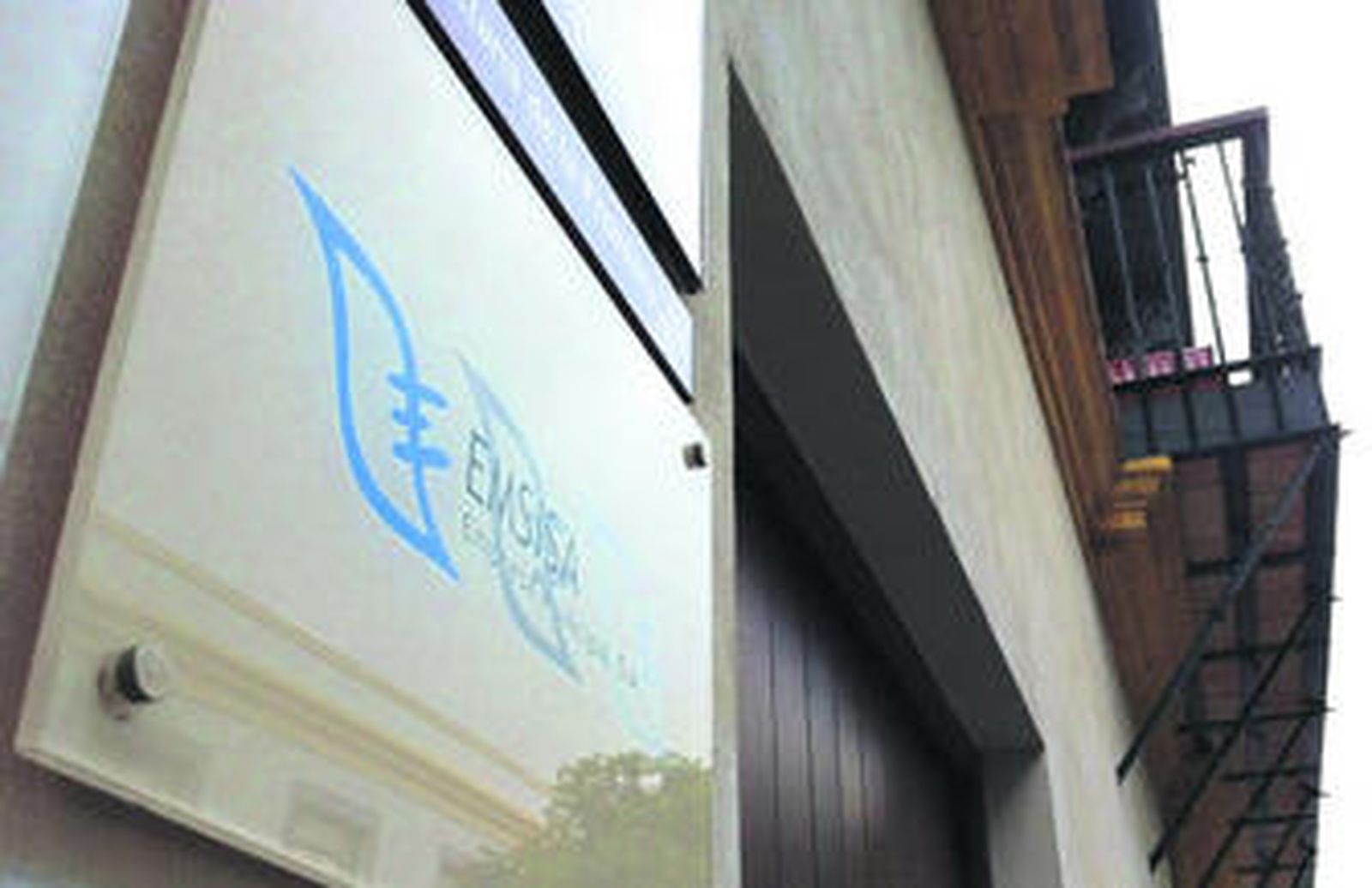 Fachada de la antigua Casa de Cañizares, en la calle La Plaza, donde se encuentra la empresa municipal de Emsisa.