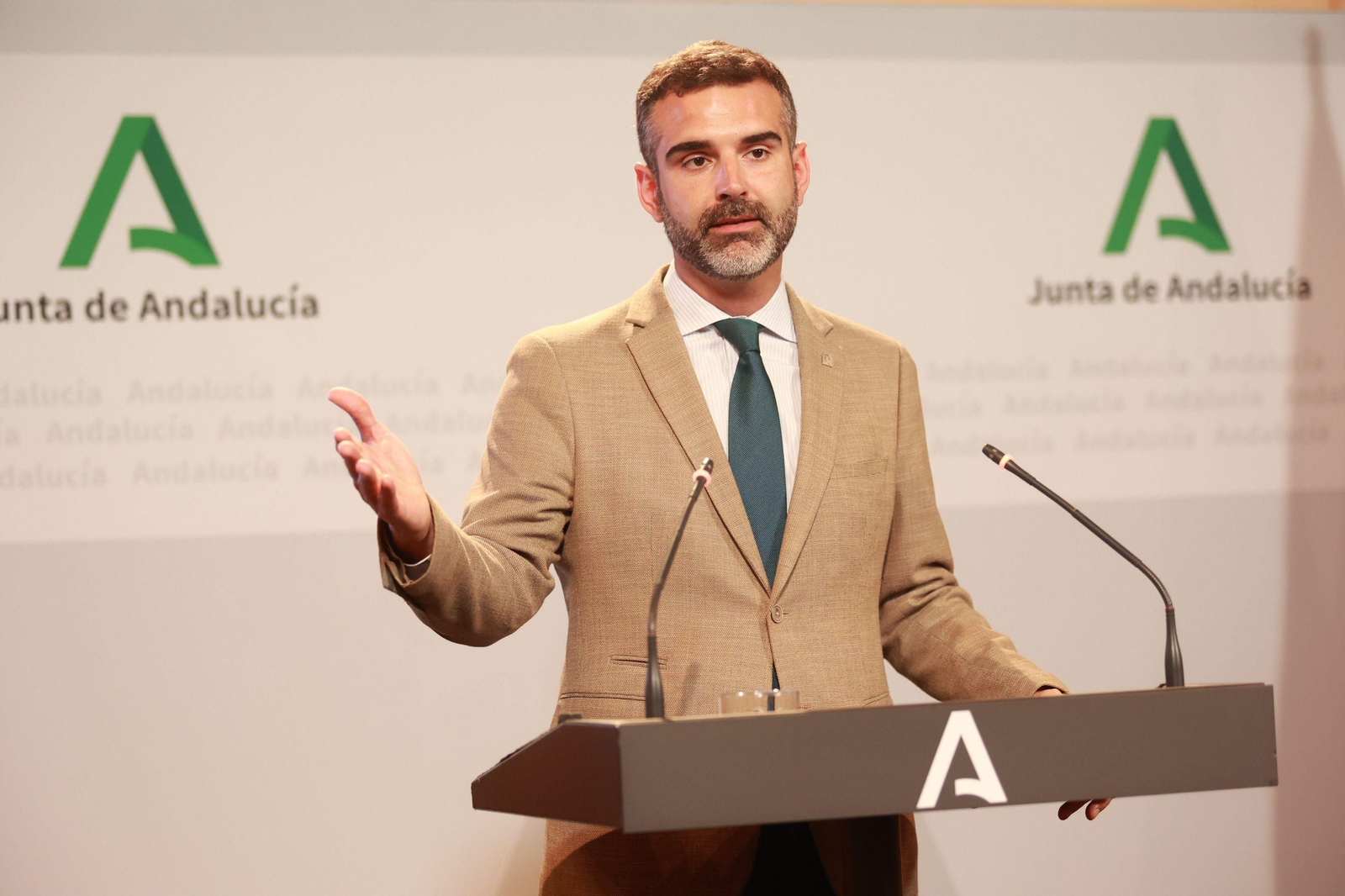 El portavoz del Gobierno andaluz, Ramón Fernández-Pacheco, tras un Consejo de Gobierno.