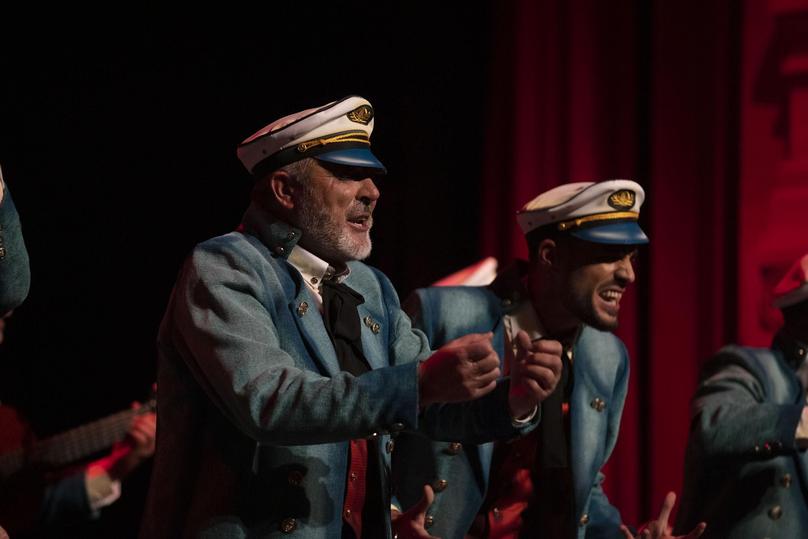 Imágenes de la actuación de la comparsa de Punta Umbría 'El último romántico' en el Carnaval Colombino