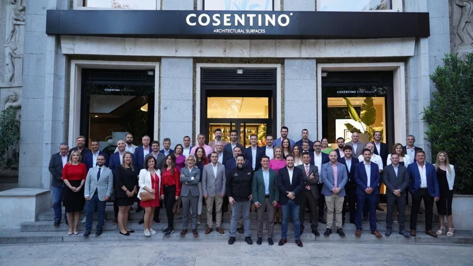 Foto de familia en el Cosentino City de Madrid.