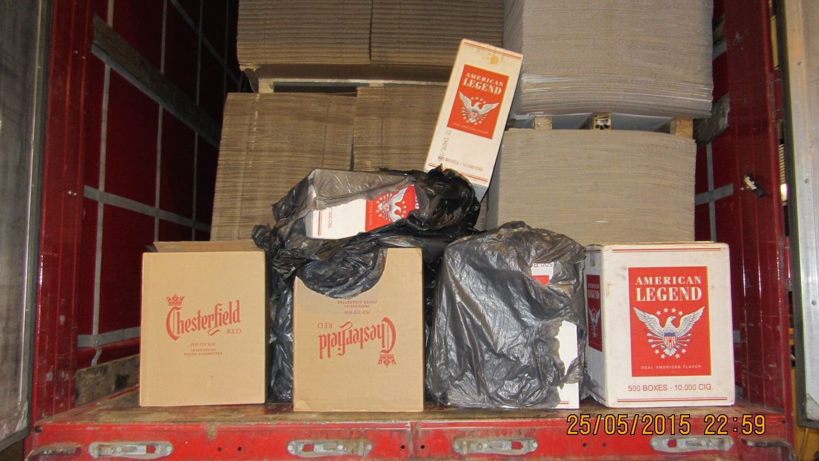 Tabaco de contrabando incautado en mayo de 2015 a bordo de un camión.