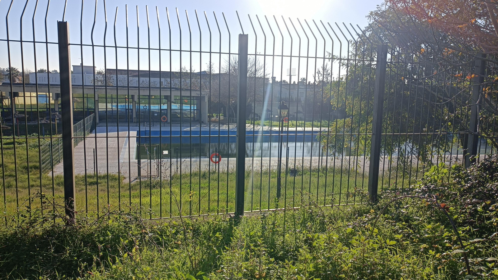 Pasamos junto a la piscina de El Cañuelo.