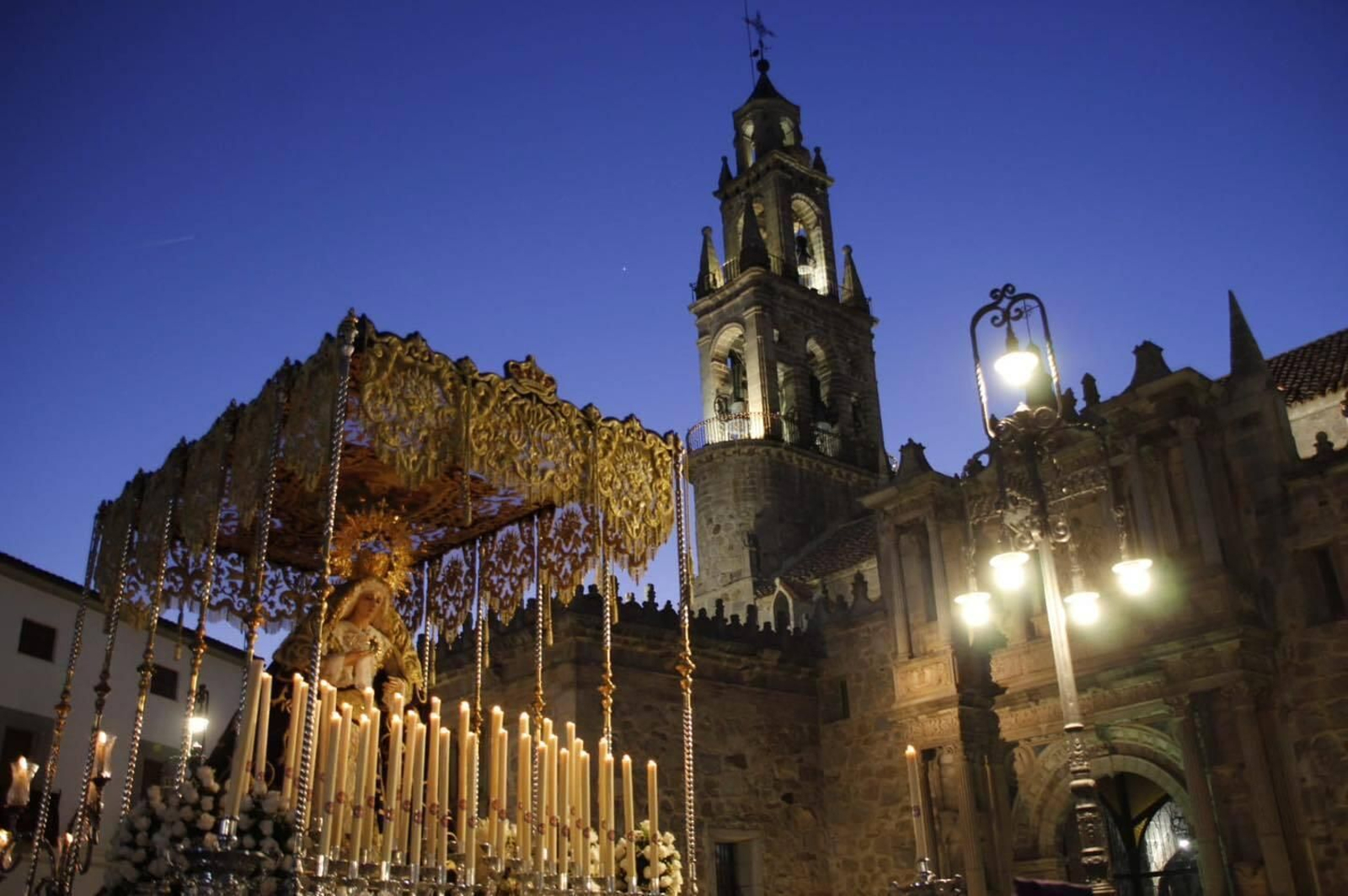 Jueves Santo en Hinojosa del Duque: La procesión del Huerto y los Dolores, en imágenes