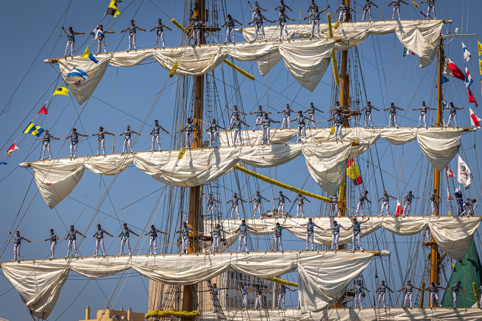 Imágenes de la parada naval desde el mar