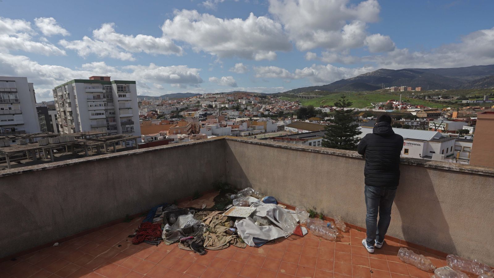 Fotos del edificio okupa de El Secano en Algeciras.