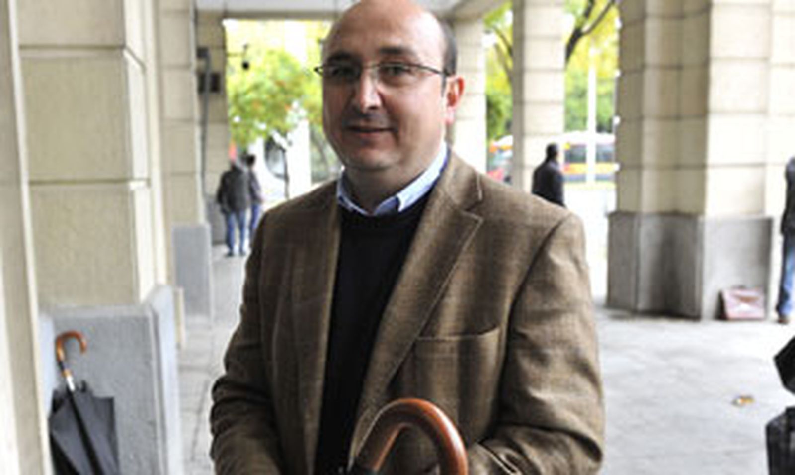 Declaran culpable al alcalde que gastó 6.098 euros con el móvil oficial