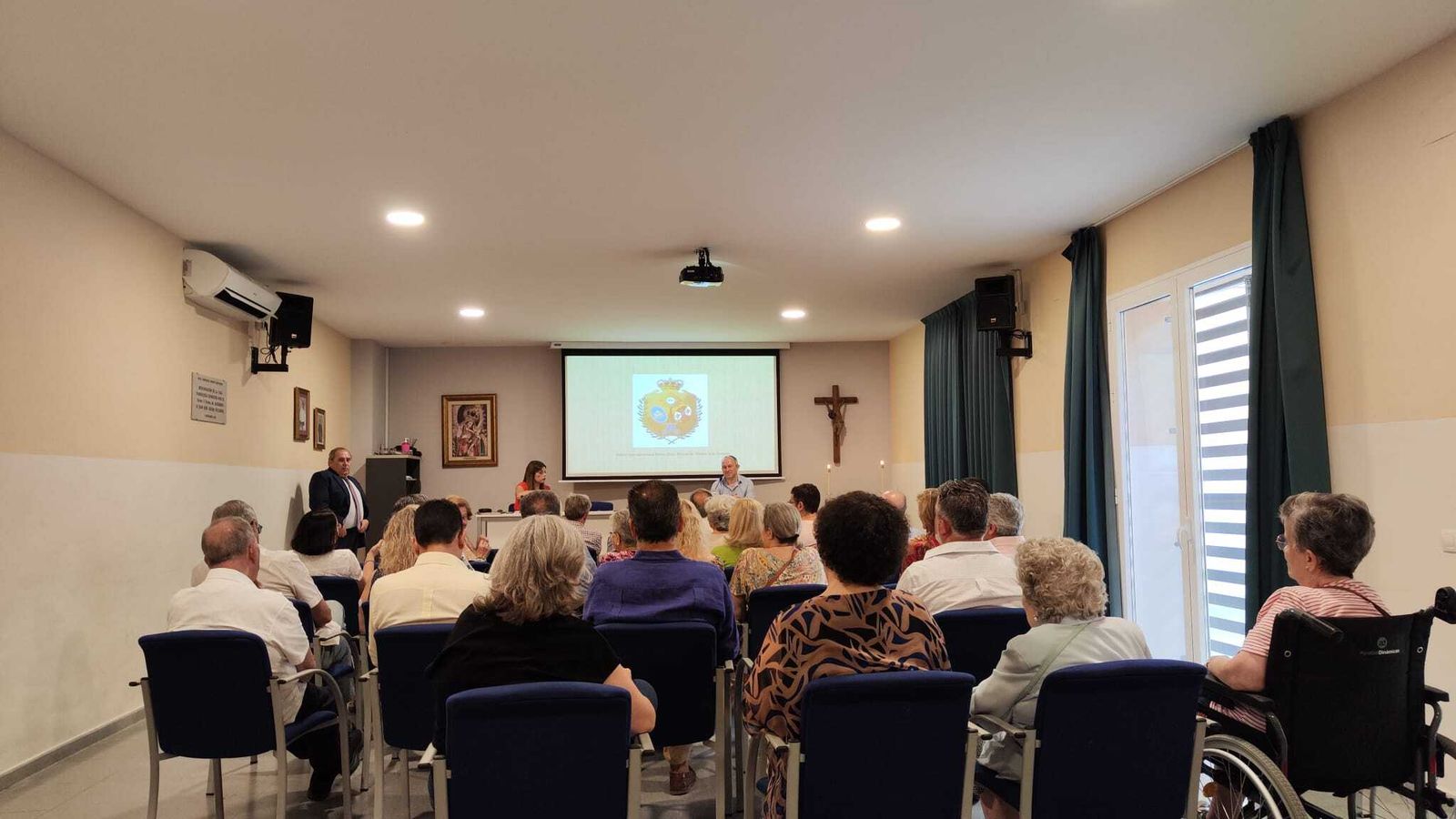 Instante del cabildo de hermanos de la Reina de Todos los Santos