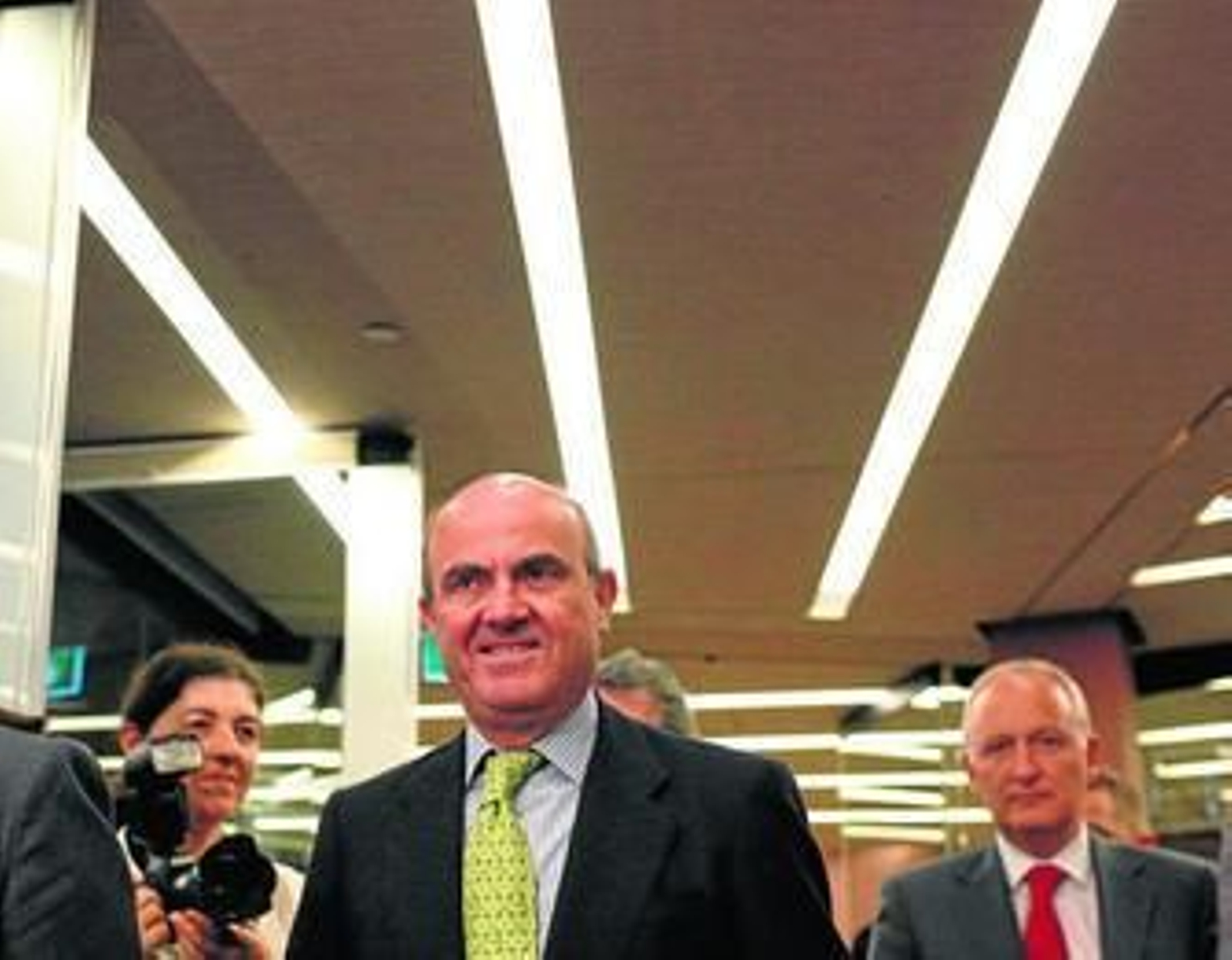 El ministro de Economía, Luis de Guindos, ayer en Barcelona.