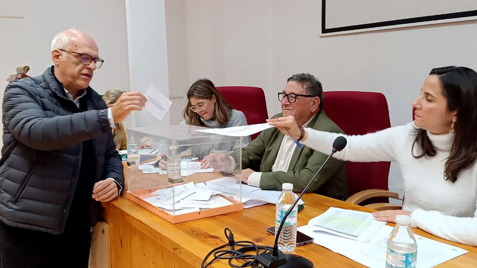Jornada electoral para elegir al nuevo presidente del Colegio de Veterinarios de Huelva.