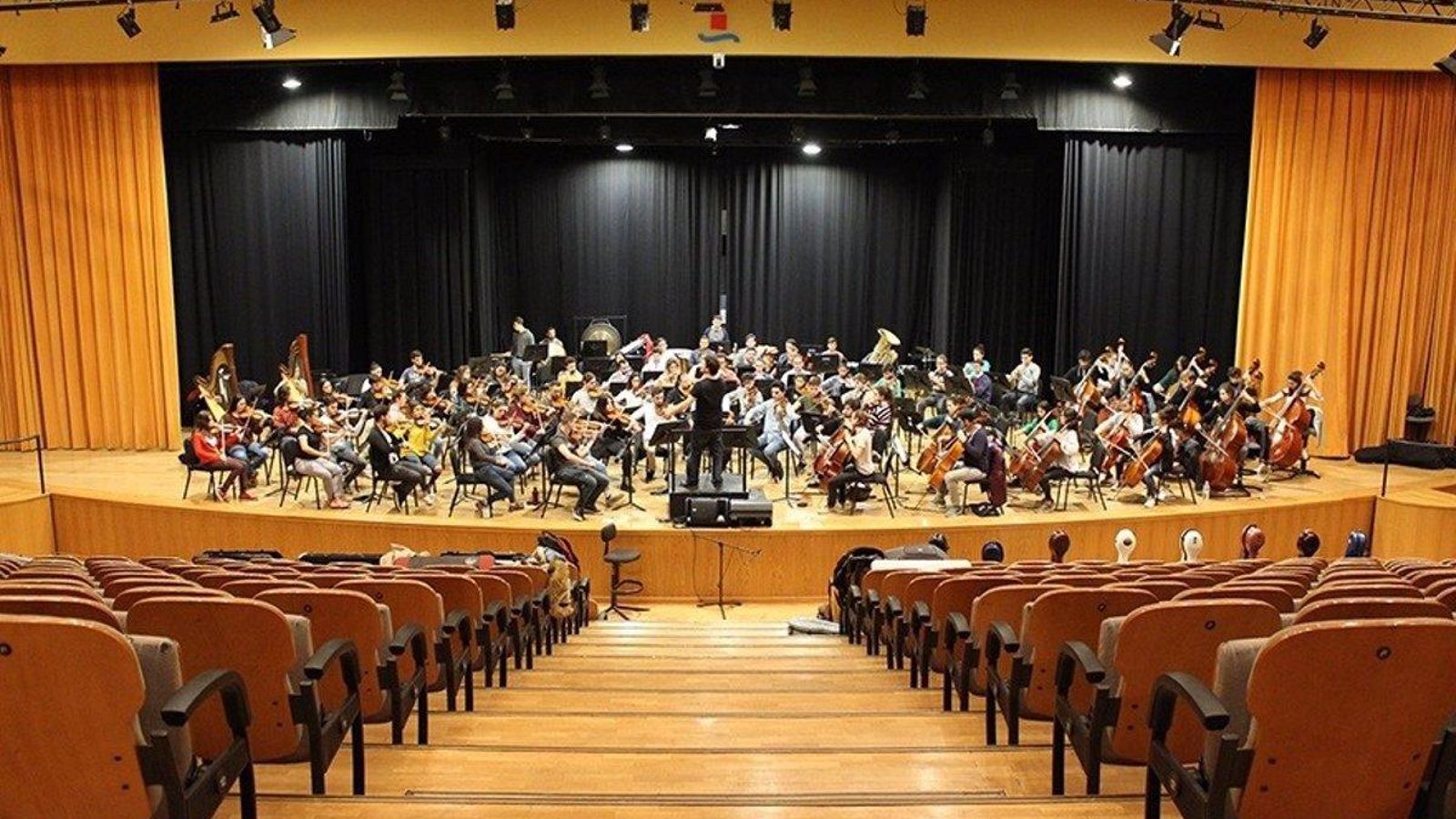 Juan García Rodriguez en un ensayo con la OSC