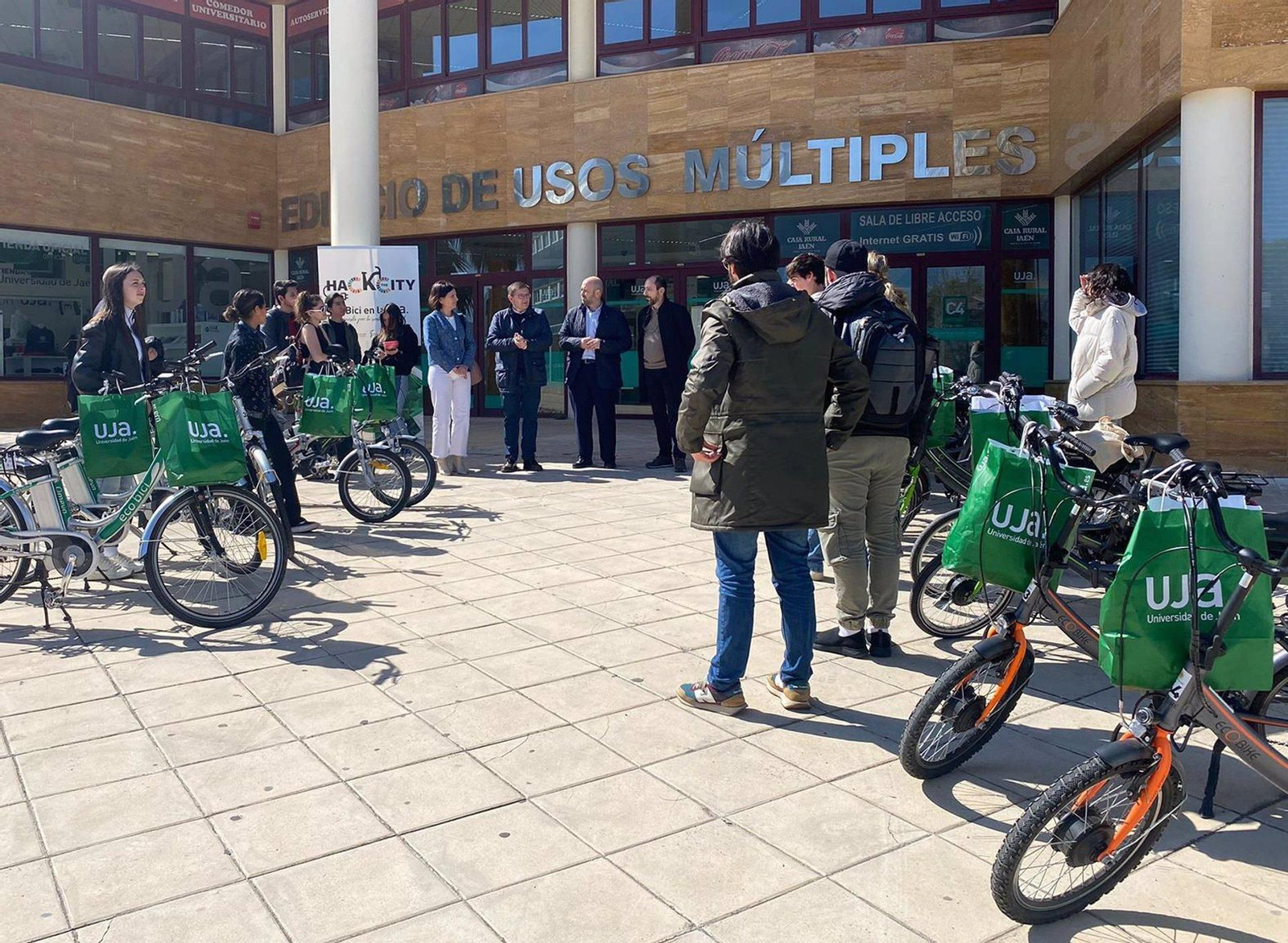 Entrega de las bicicletas.