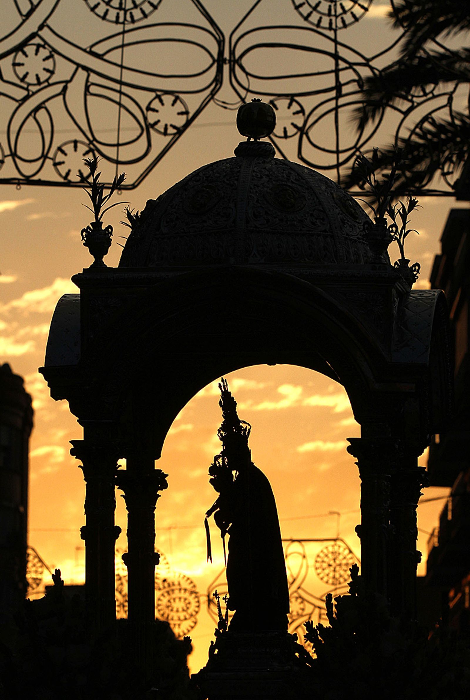 Procesión solemne de la Virgen de la Cinta.
