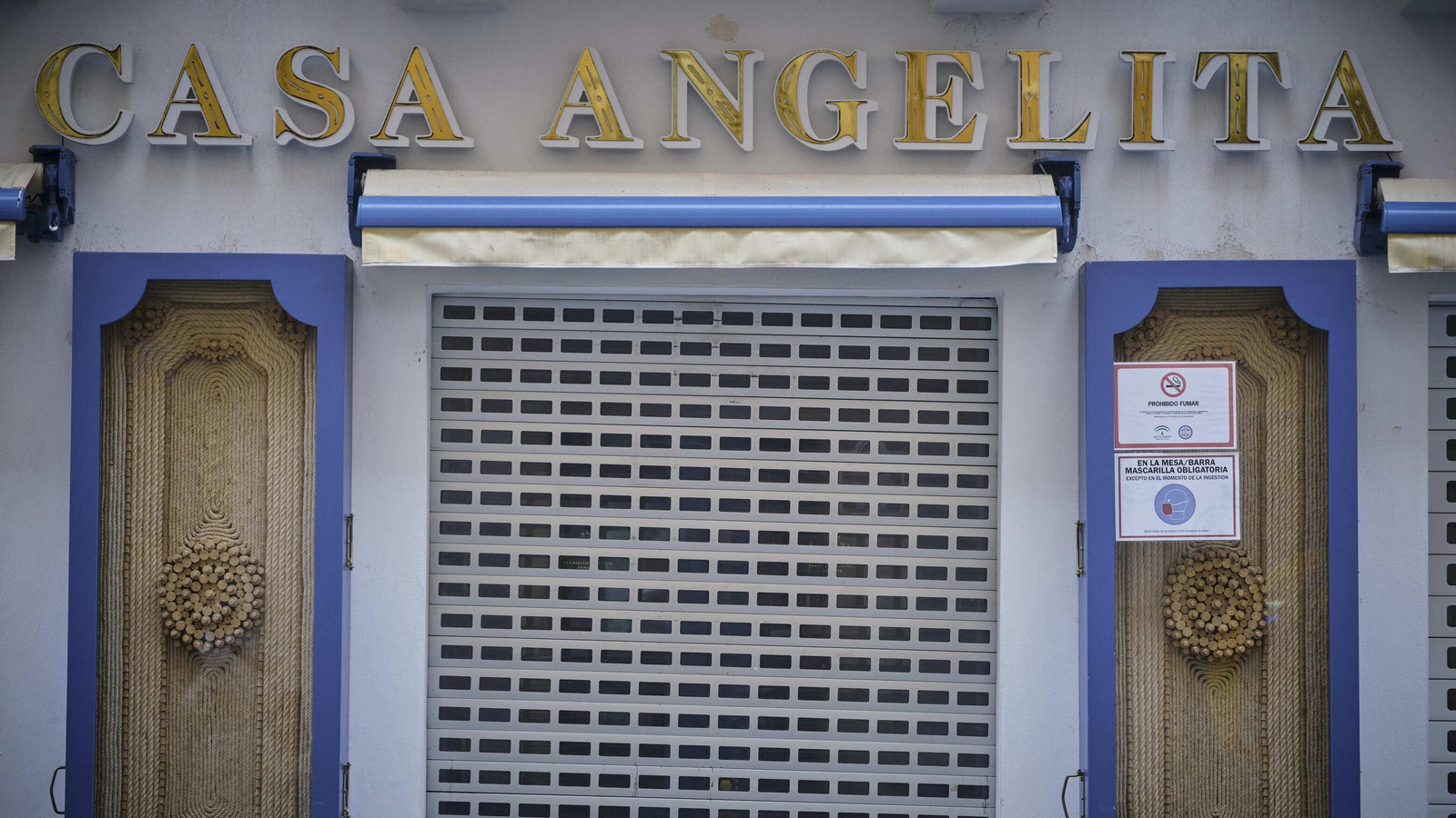 'Casa Angelita' cerrada y con las barajas echadas. 'Casa Angelita' cerrada y con las barajas echadas.