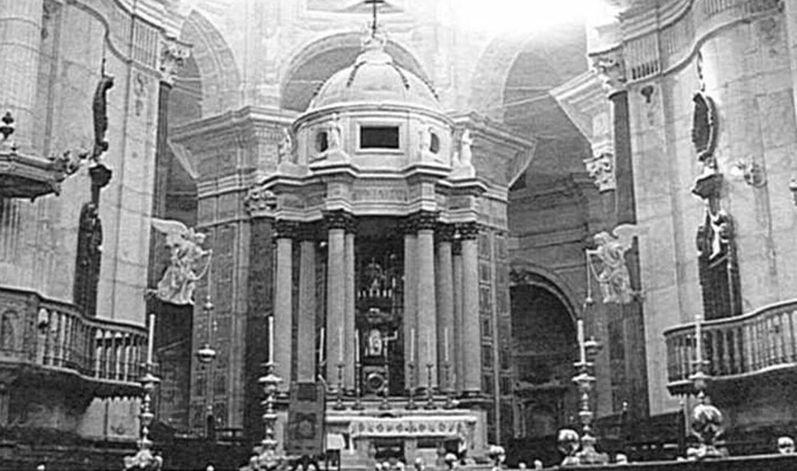 1917 hace 100 añosEl cardenal Almaraz preside el funeral por el obispo Rancés