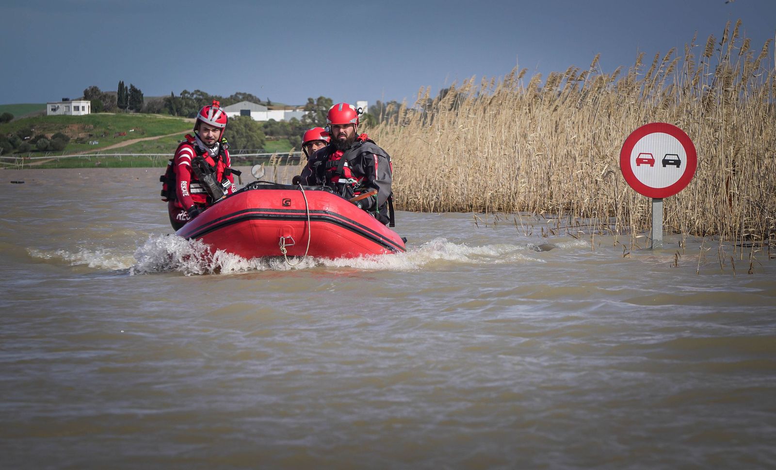 Intensa jornada en las zonas inundadas de Jerez, en imágenes