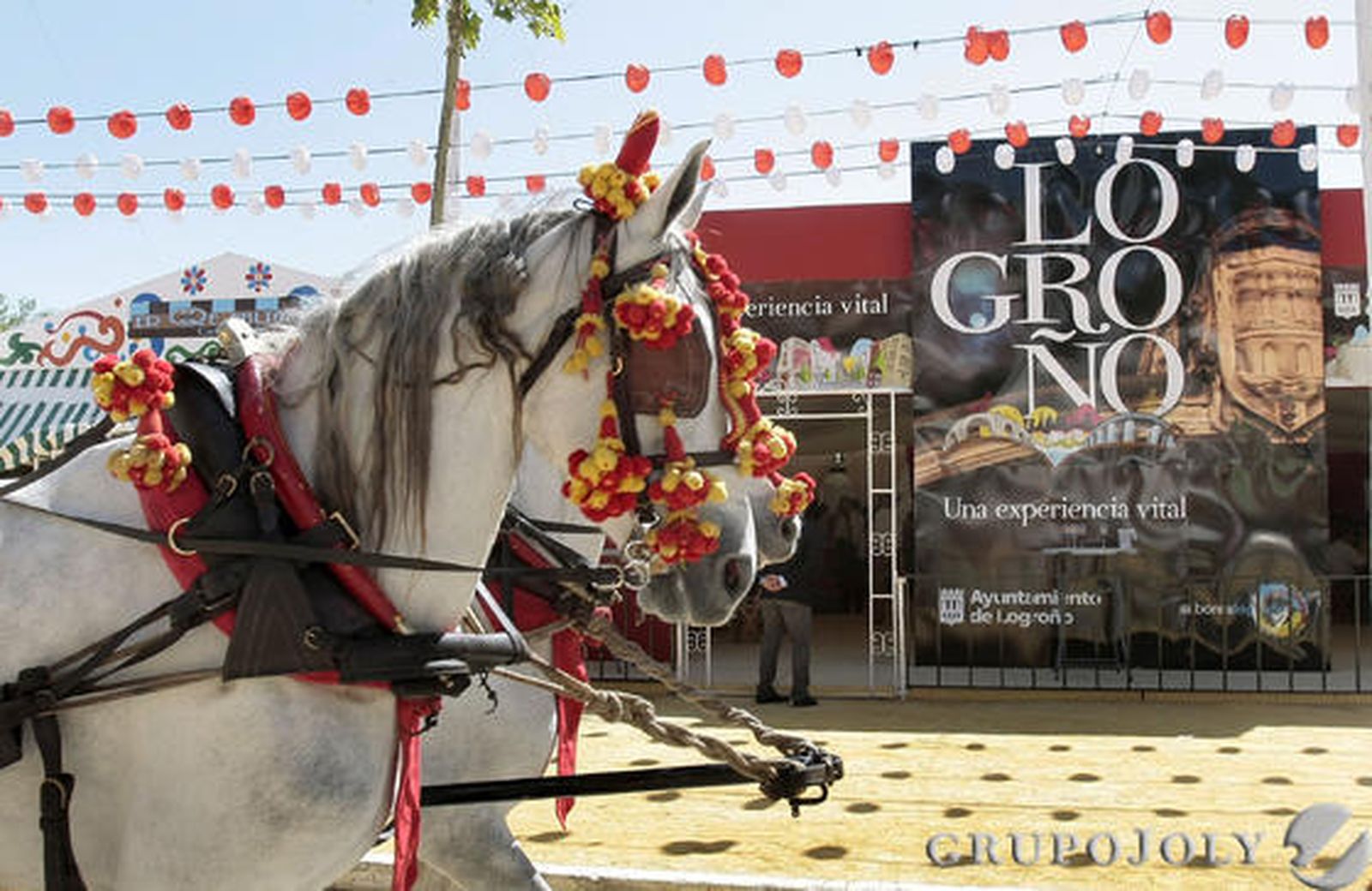Una vista del exterior de la caseta de Logroño, muy cerca de la caseta municipal.

Foto: Fito Carreto