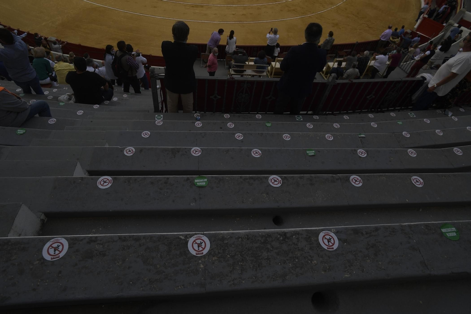 Así está la plaza de Toros de Granada en la corrida de Enrique Ponce: medidas de seguridad y distanciamiento entre el público