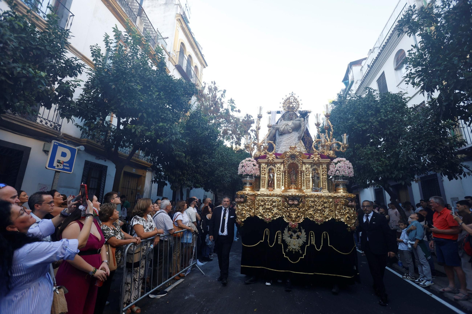 La Virgen de las Angustias, en su tránsito hacia la Santa Iglesia Catedral
