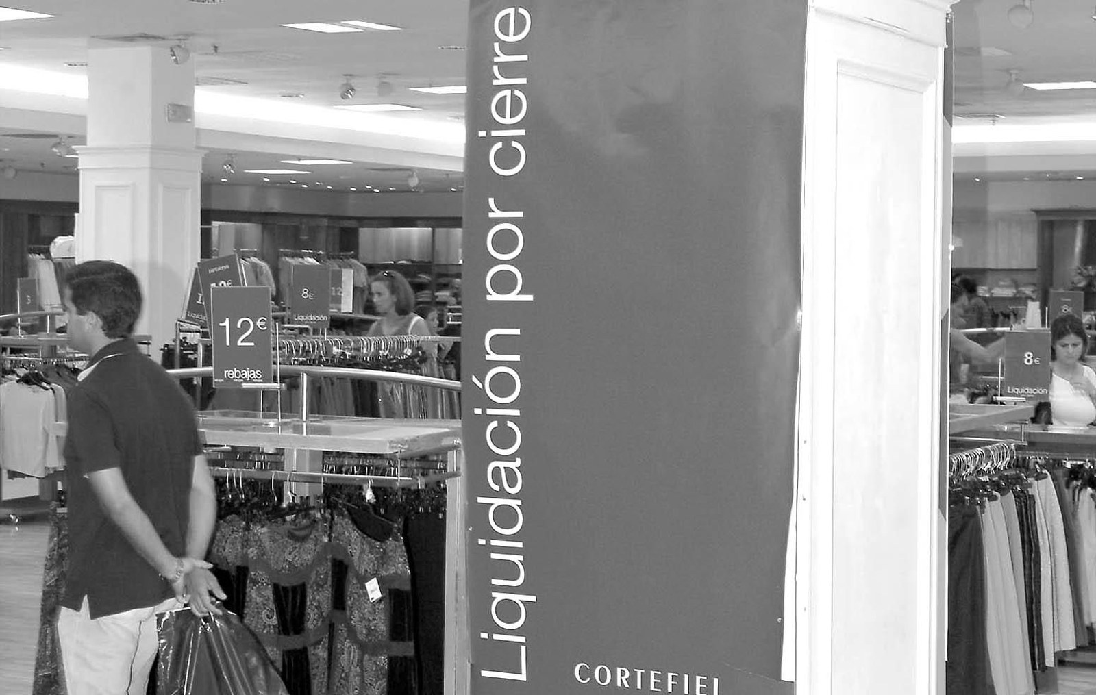 Cierre de las tiendas de Cortefiel en Bahía Sur, en 2003