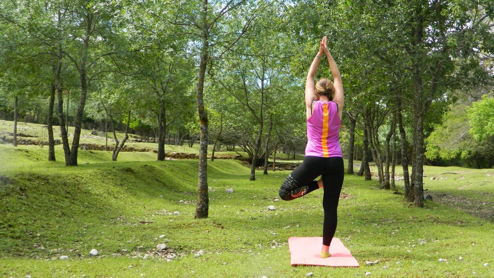 Practica yoga en Cazorla este verano.