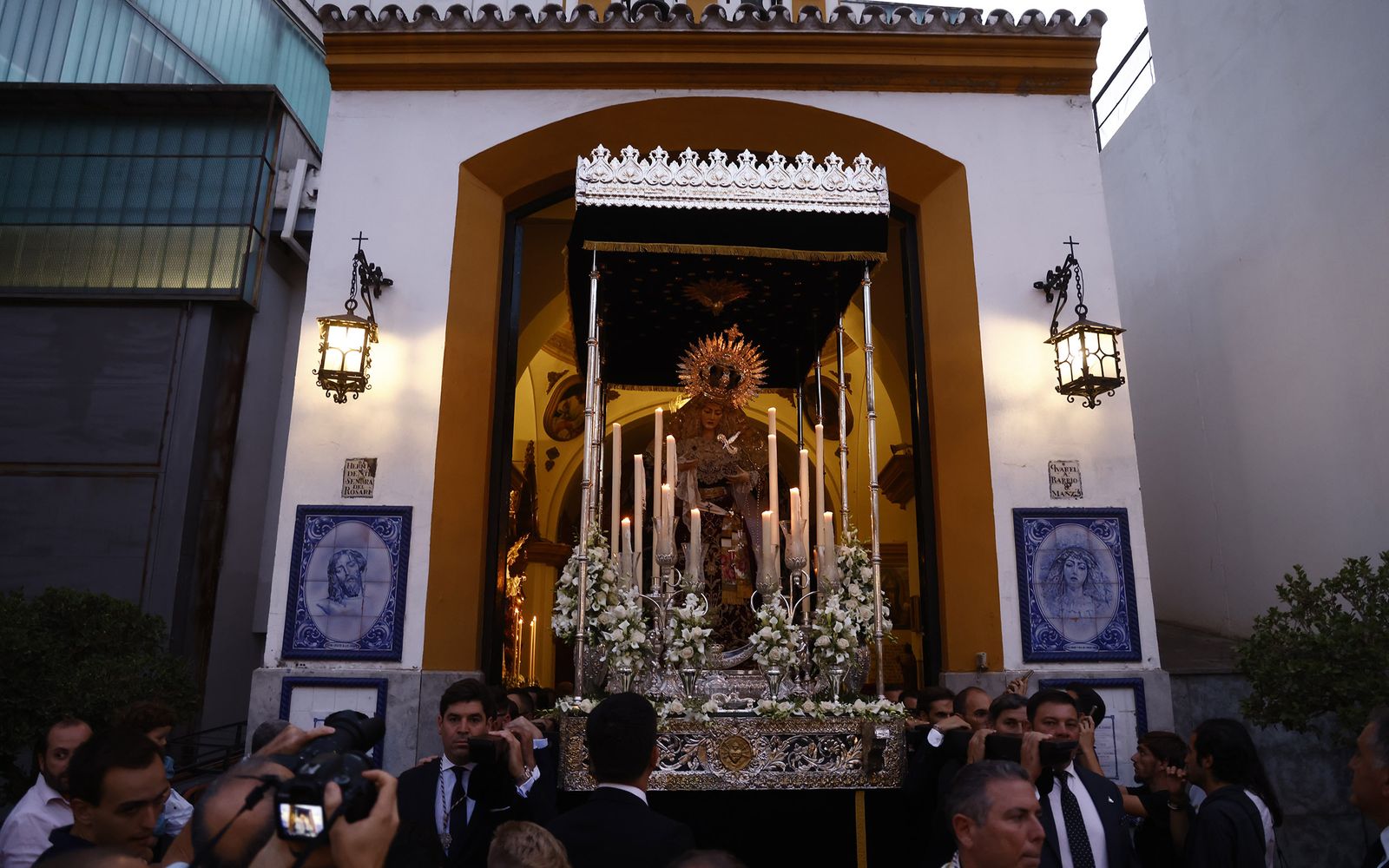 Rosario vespertino de la Virgen del Mayor Dolor, de la Hermandad de las Aguas, en imágenes