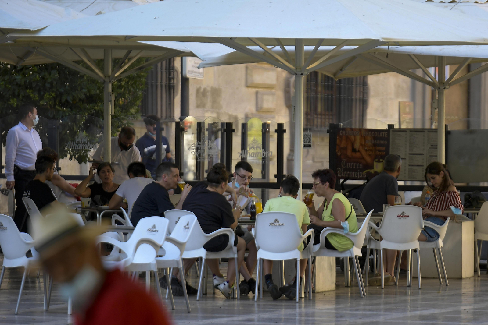 Las nuevas medidas restrictivas, un "desastre" para los hosteleros de Granada