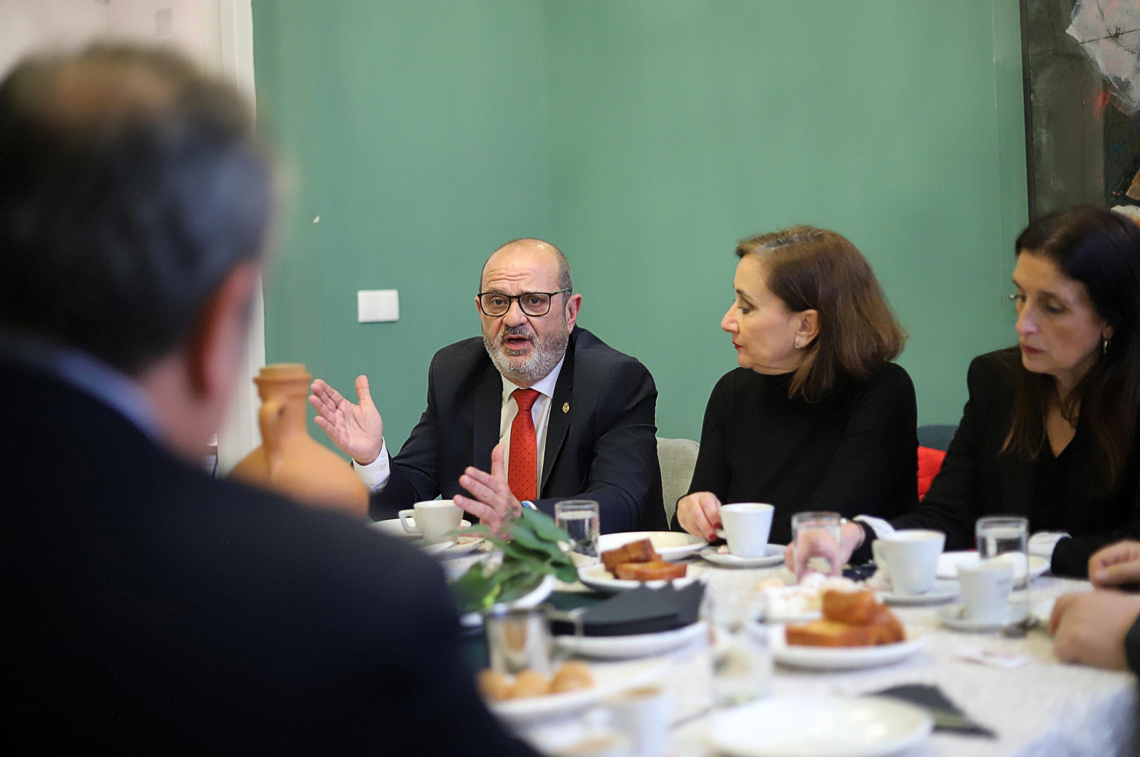 Imágenes de la tertulia cofrade "El Aguaó" de Huelva Información