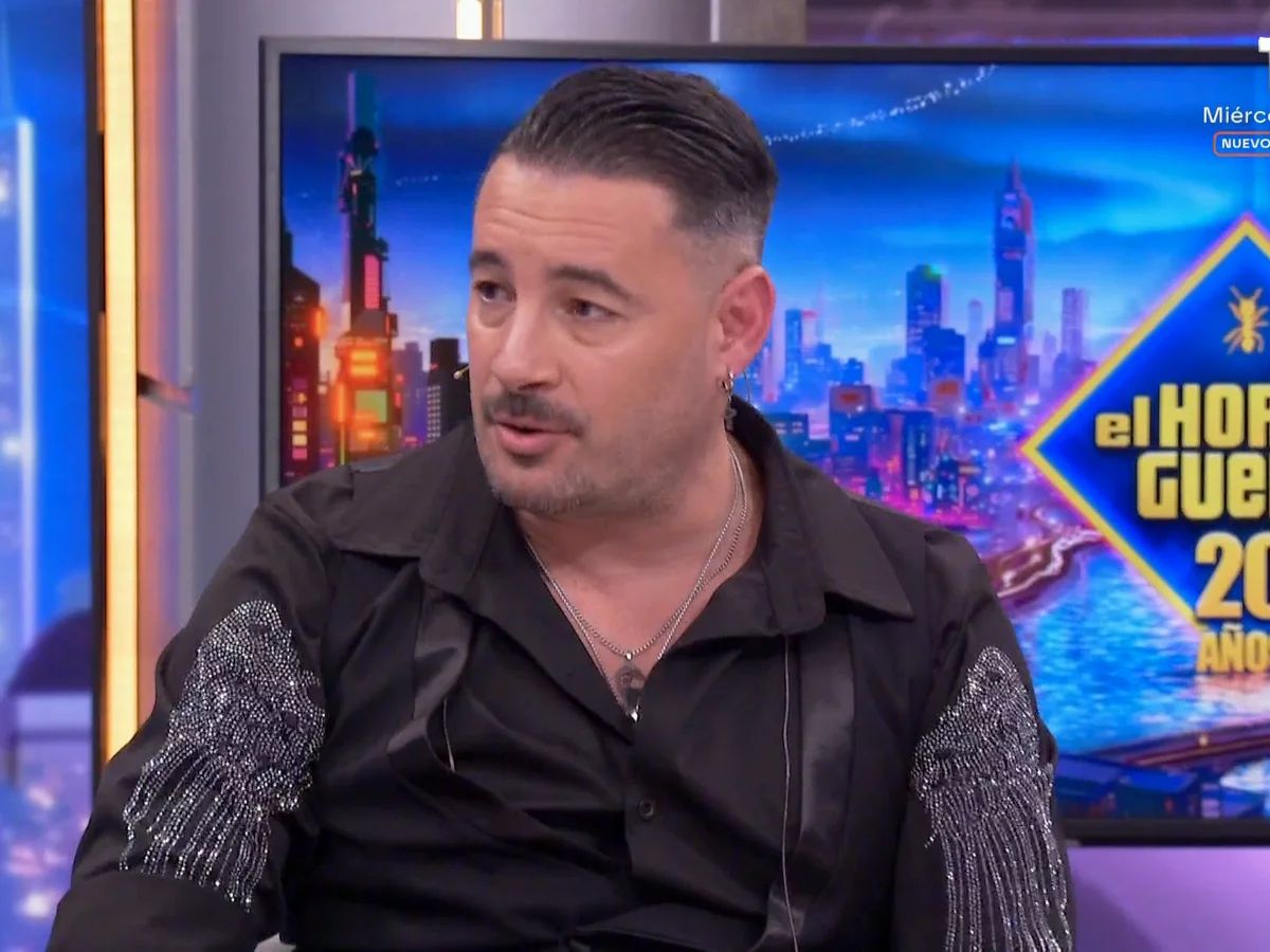 Andy Morales afirma que: "La música del estribillo de 'Son de amores' es mía y Lucas no quiso ponerme como coautor"