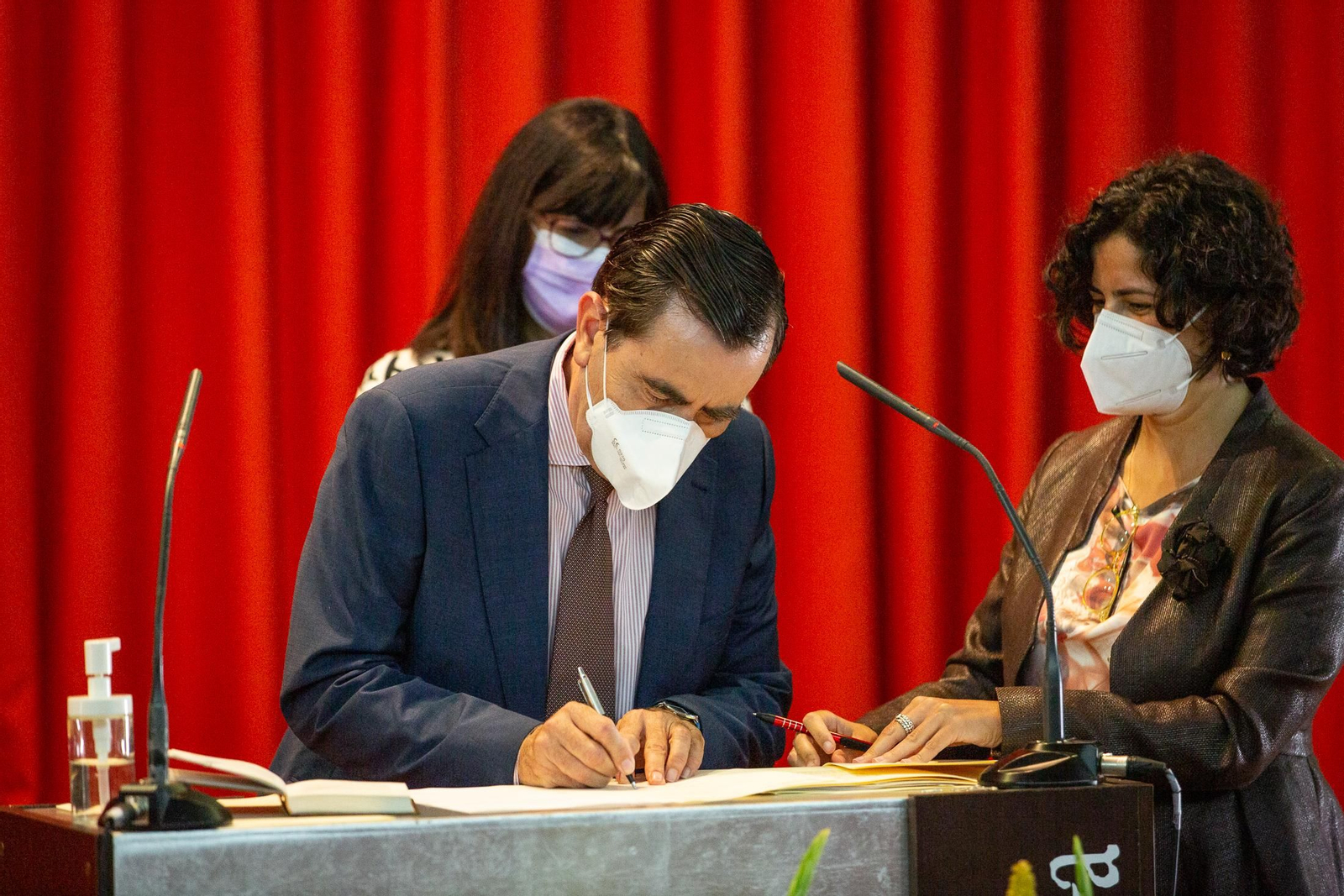 Imágenes de la toma de posesión del equipo de gobierno de la UHU