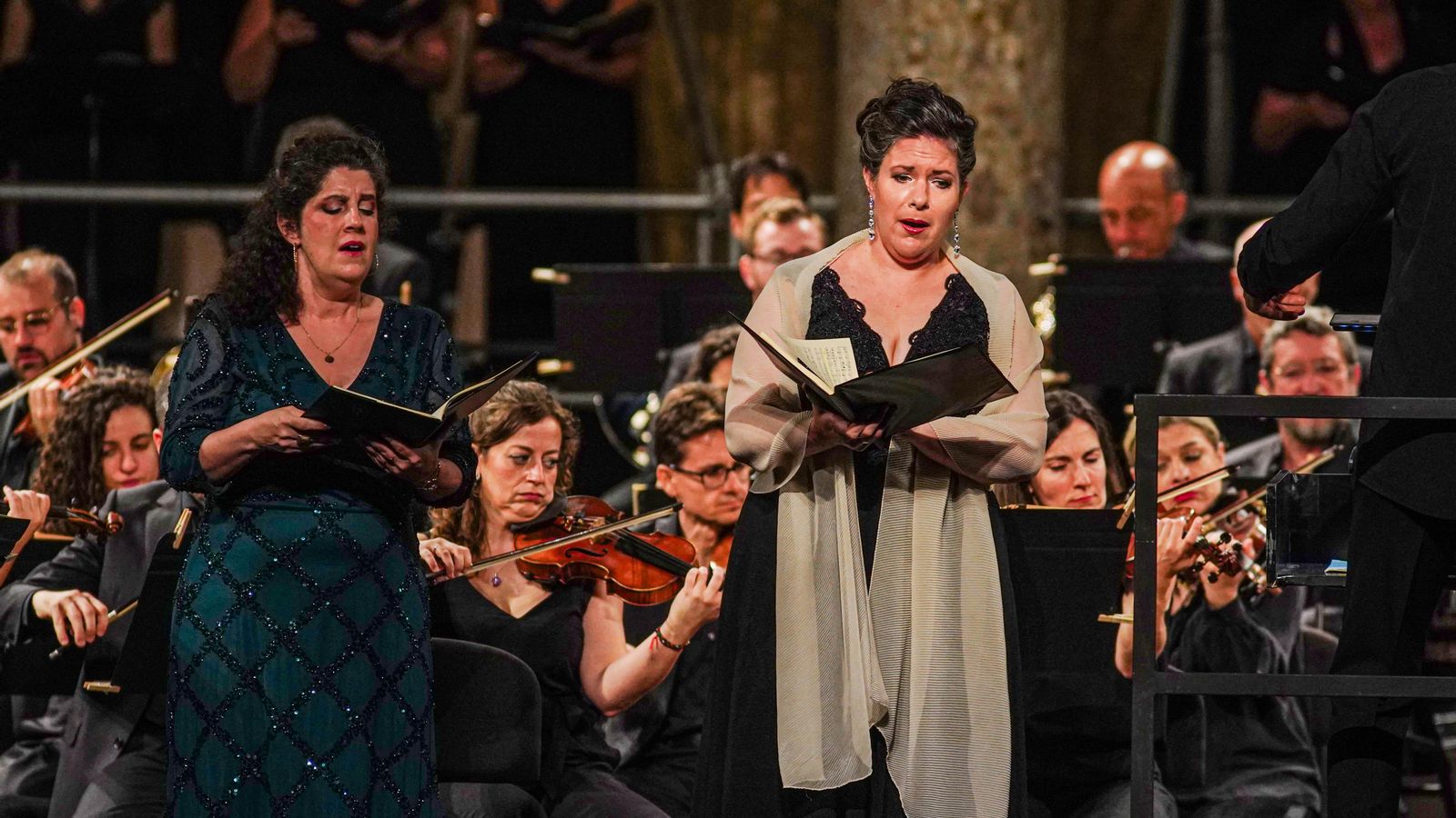 Sarah Wegener (soprano), Wiebke Lehmkuhl (contralto) Sarah Wegener (soprano), Wiebke Lehmkuhl (contralto)