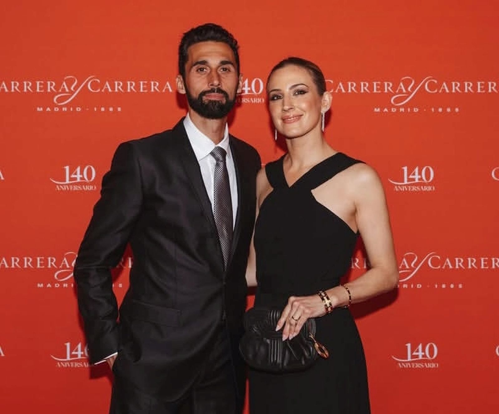 Álvaro Arbeloa comparte su vida con Carlota Ruiz, su amor de la adolescencia y la madre de sus cuatro hijos.