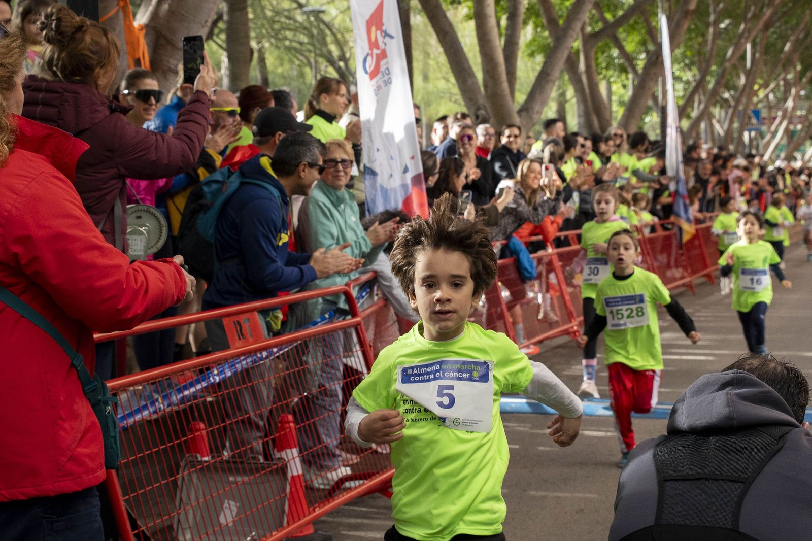 Almería corre unida contra el cáncer en una jornada solidaria