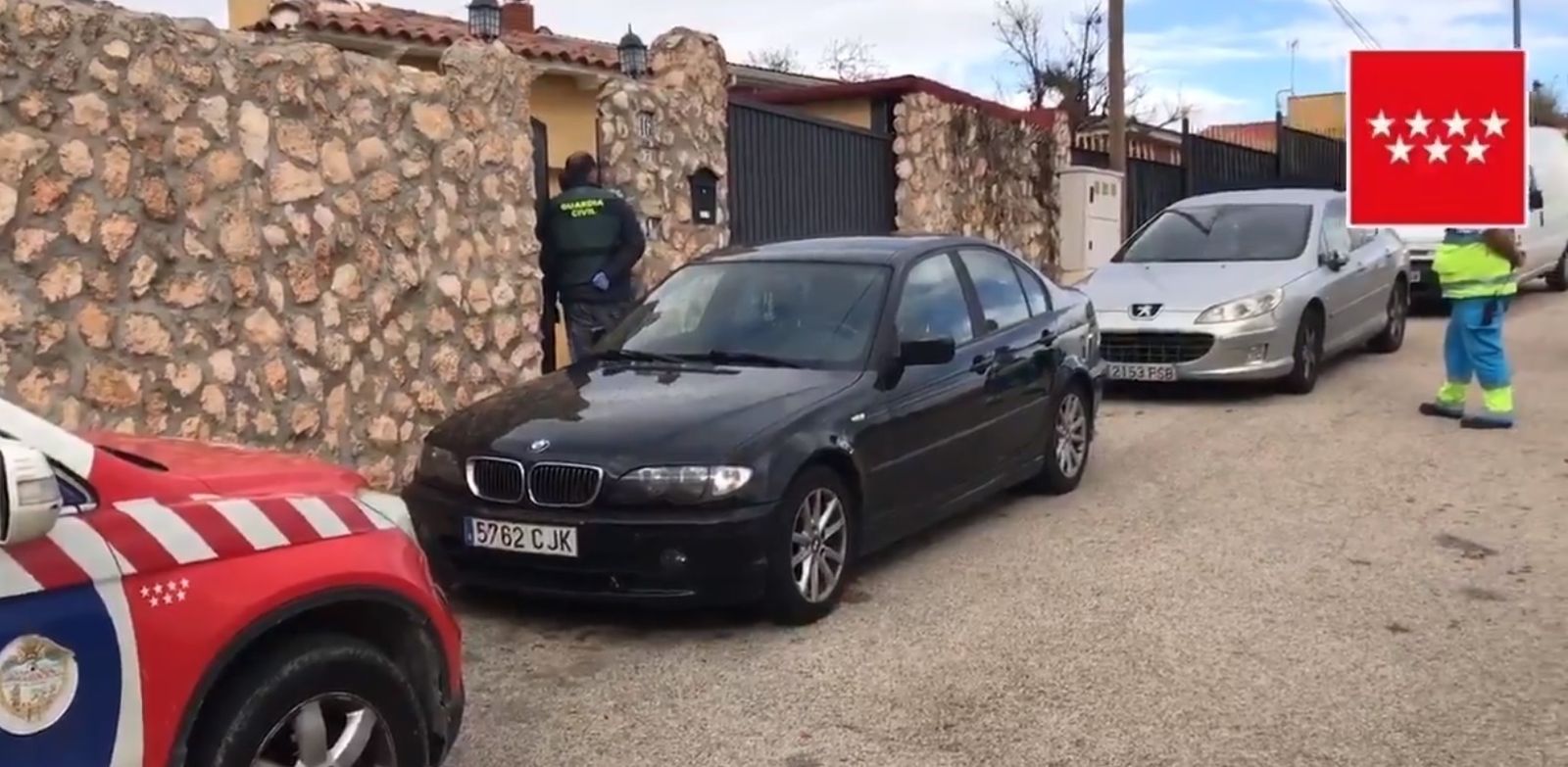 El exterior de la vivienda donde han muerto dos mujeres por las mordeduras de sus perros.