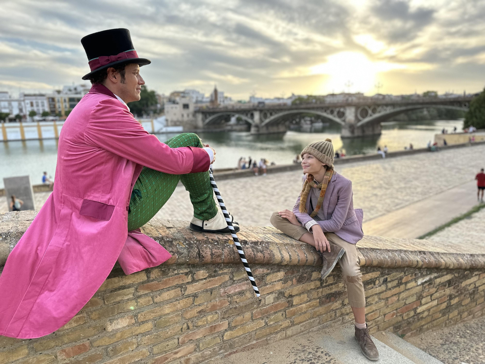 Dos de los actores del musical 'Charlie y la fábrica de chocolate' en Sevilla