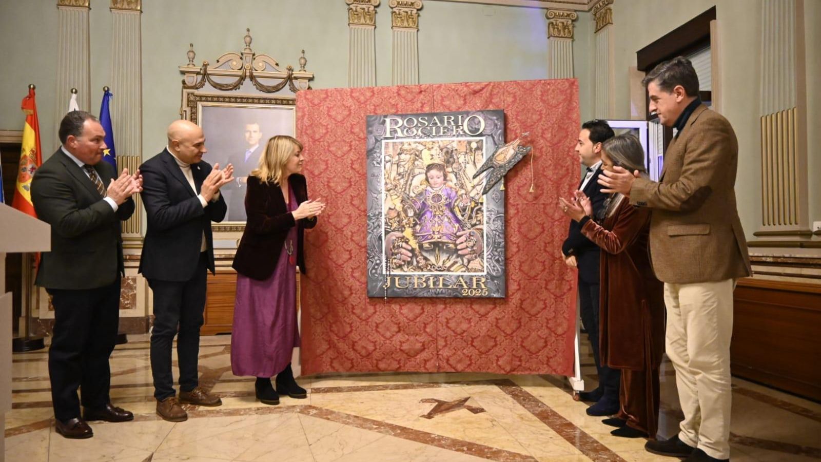 Presentación del cartel del rosario rociero en el Ayuntamiento.