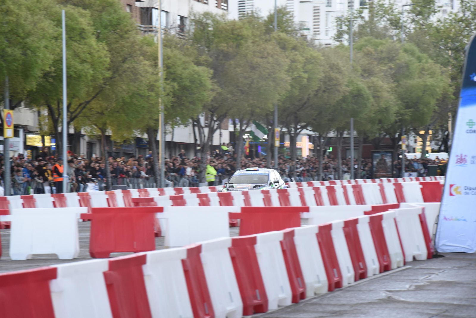 Las mejores fotos del espectacular tramo urbano del Rallye Sierra Morena 2025