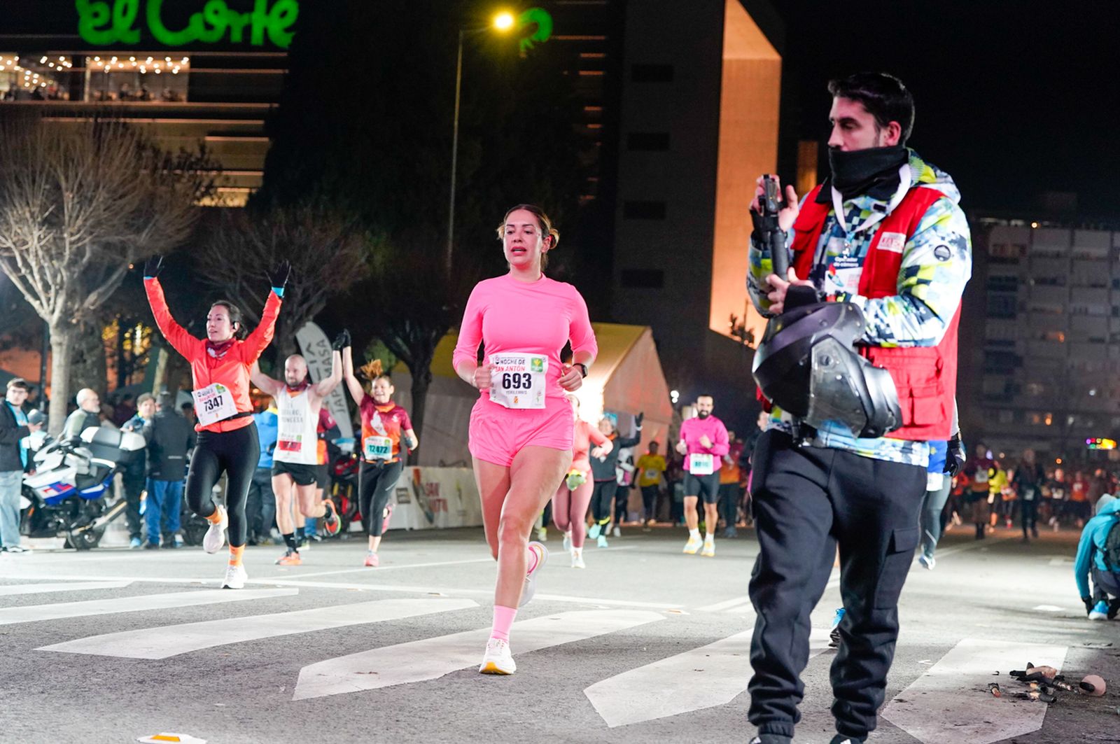 En imágenes: búscate en tu llegada a meta de la Carrera de San Antón 2026 (20)