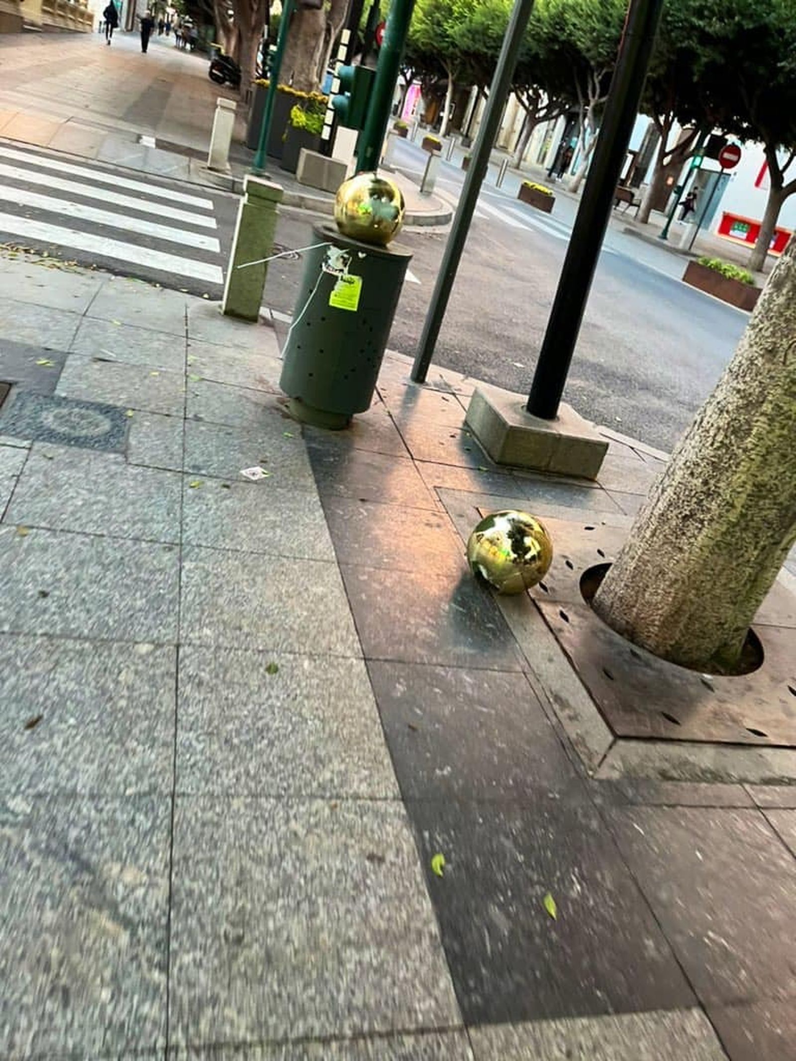 Las bolas de Navidad desprendidas