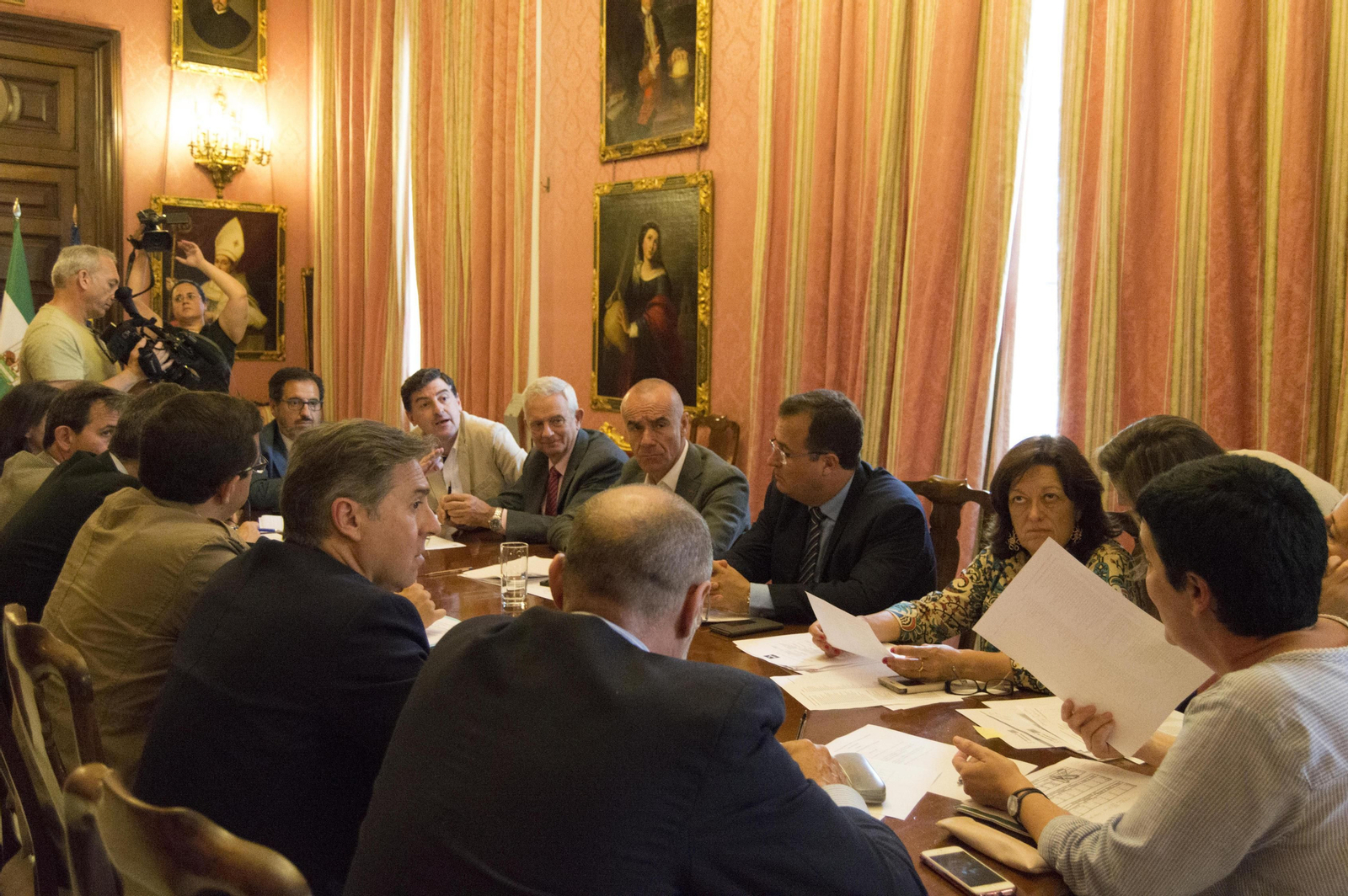 Reunión de la Mesa contra la Clandestinidad que se celebró en el Ayuntamiento.