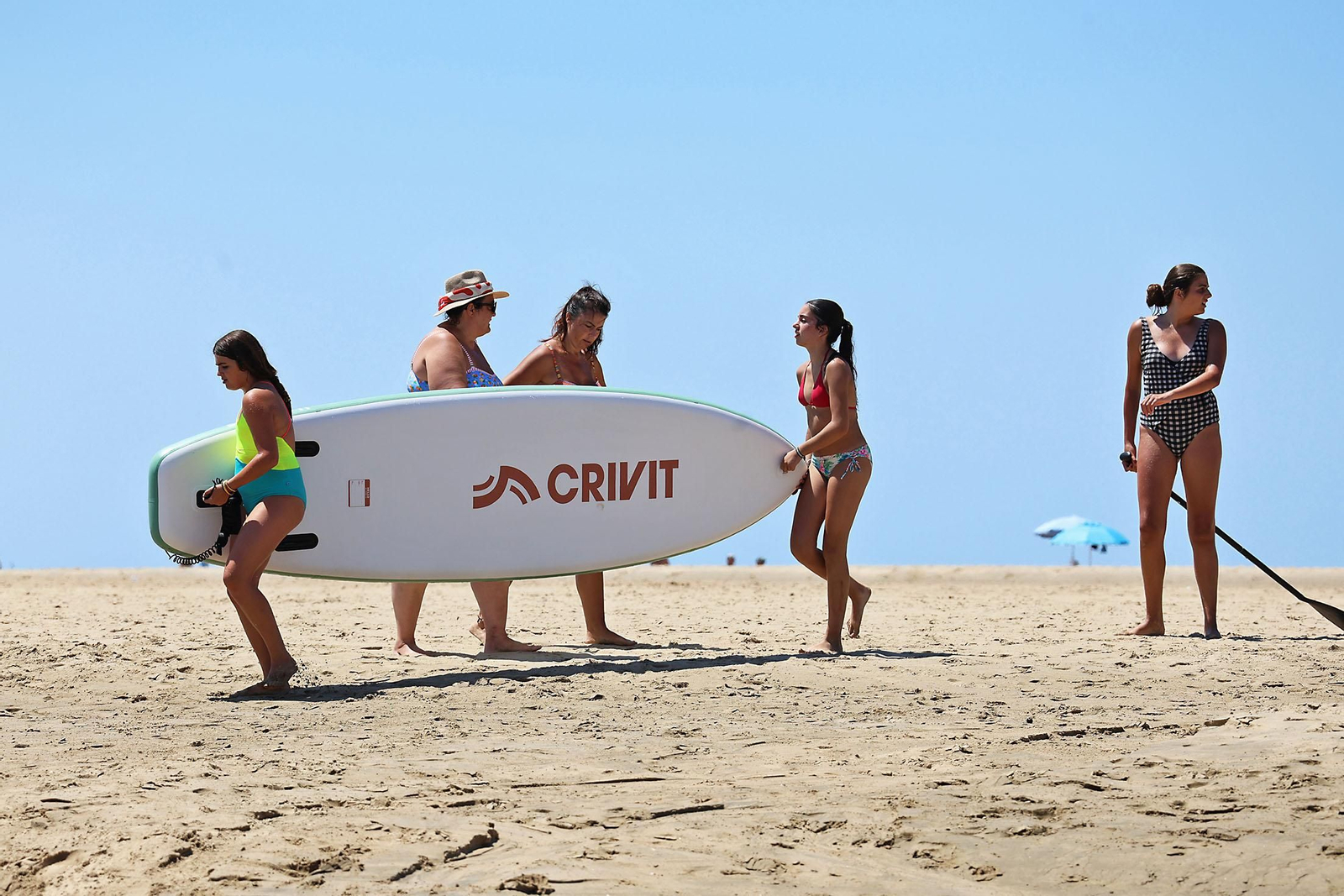 Ambiente en las playas de Huelva en la mañana de domingo