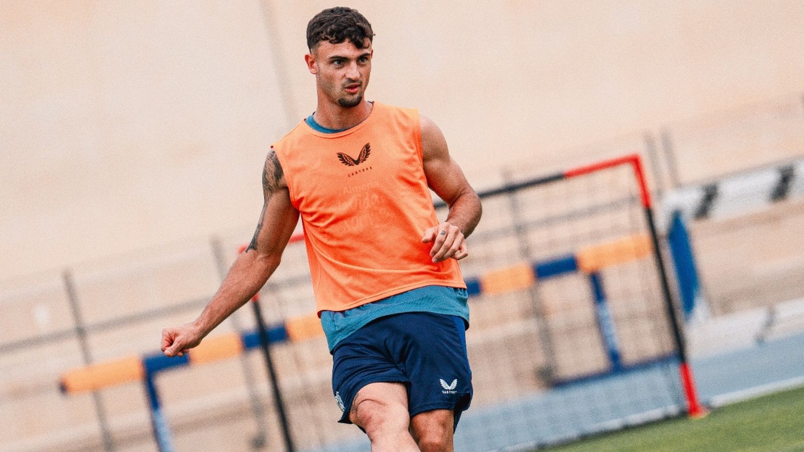 Marc Pubill entrena con el equipo rojiblanco en esta sesión matinal.